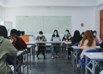   听心声 提质量——122cc太阳集成游戏召开22－23－1新闻系期中学生座谈会